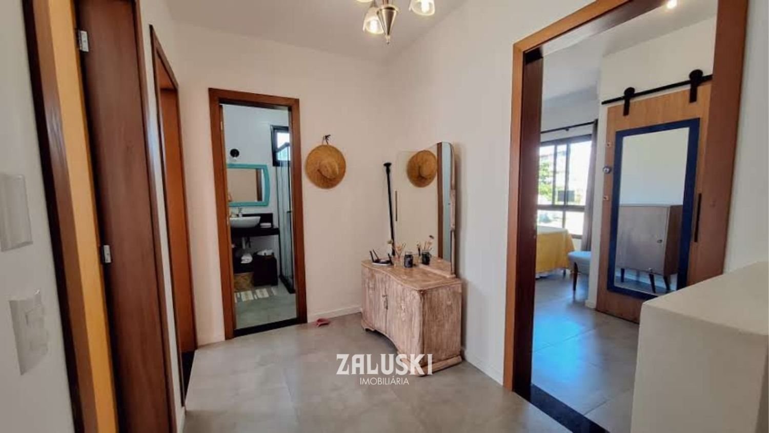 Casa à Venda no Jardim Panorâmico em Garopaba