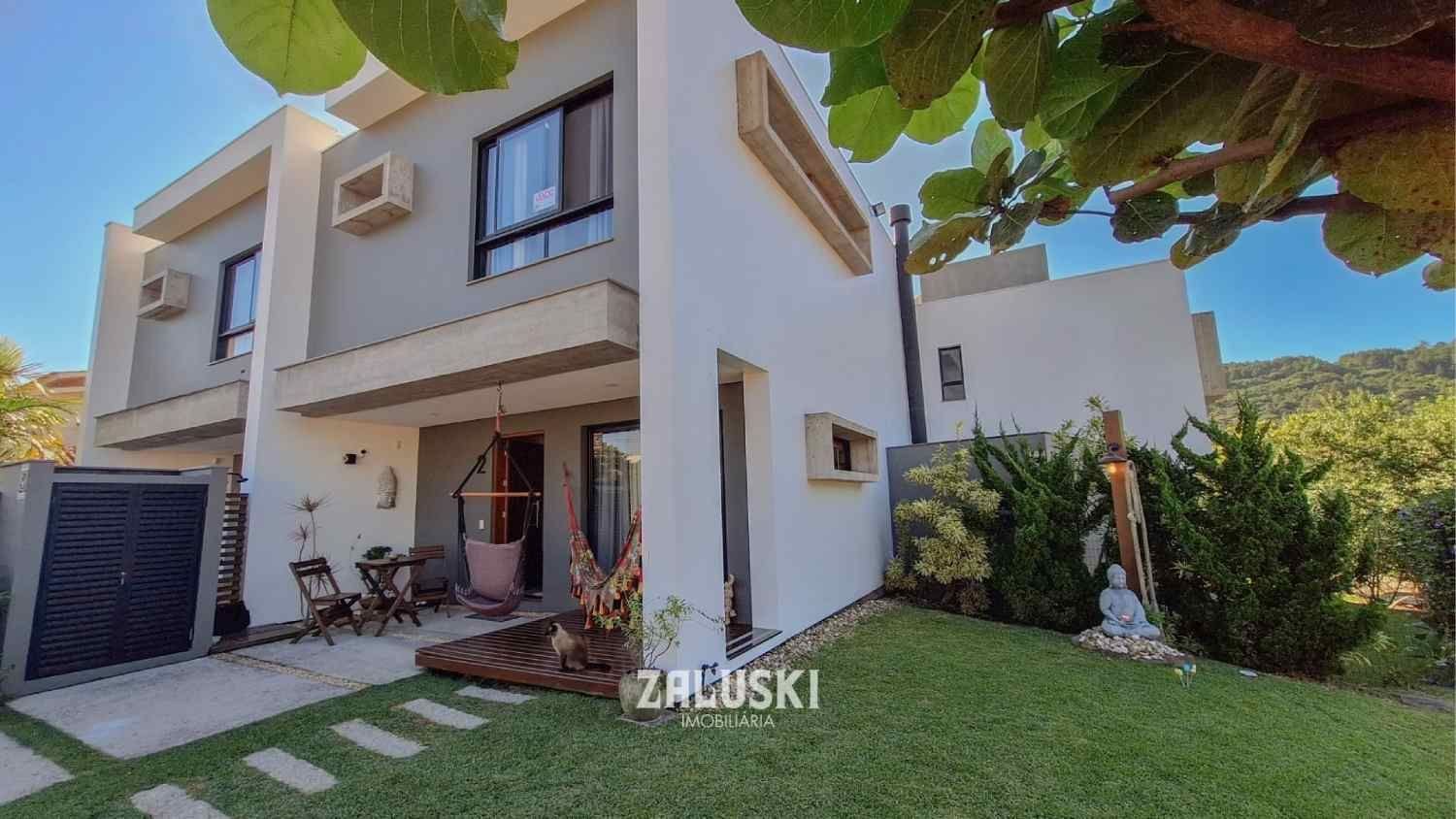 Casa à Venda no Jardim Panorâmico em Garopaba