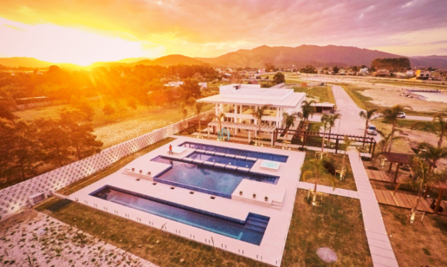 Condomínio Aqualina Lake Club