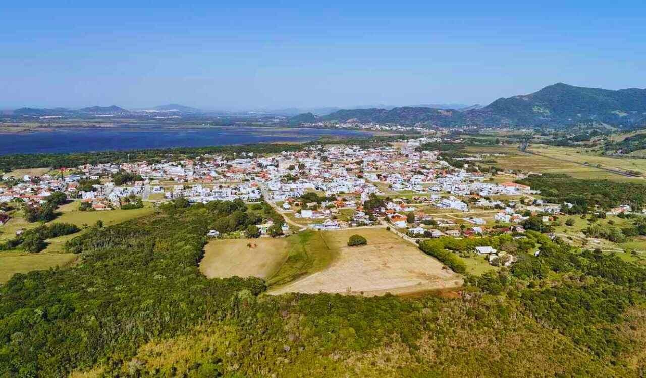 Ambrósio: entre o crescer e o pertencer