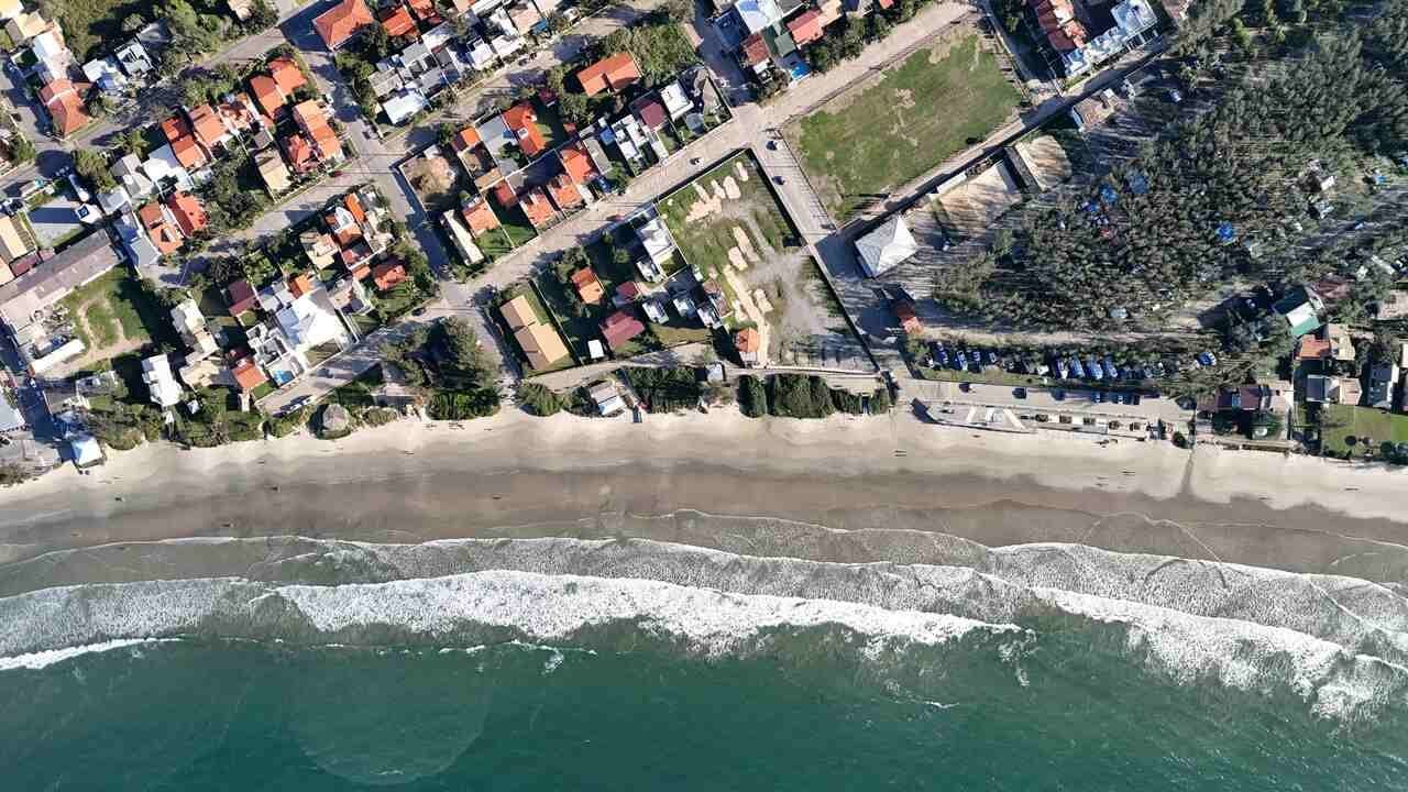 Investir em imóveis de temporada no litoral de SC