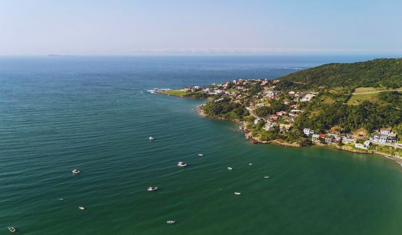 Praia do Vigia: O paraíso discreto de Garopaba tem nome
