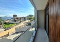 Sacada com vista para a rua — casa