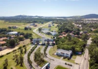 Vista aérea da entrada do condomínio Rosa Internacional