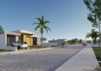 Rua pavimentada com casas modernas do loteamento — Loteamento Reserva da Lagoa